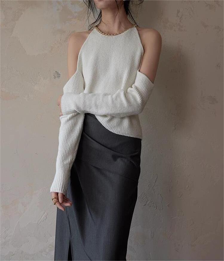 Chic Cut-Out Shoulder Knit Sweater