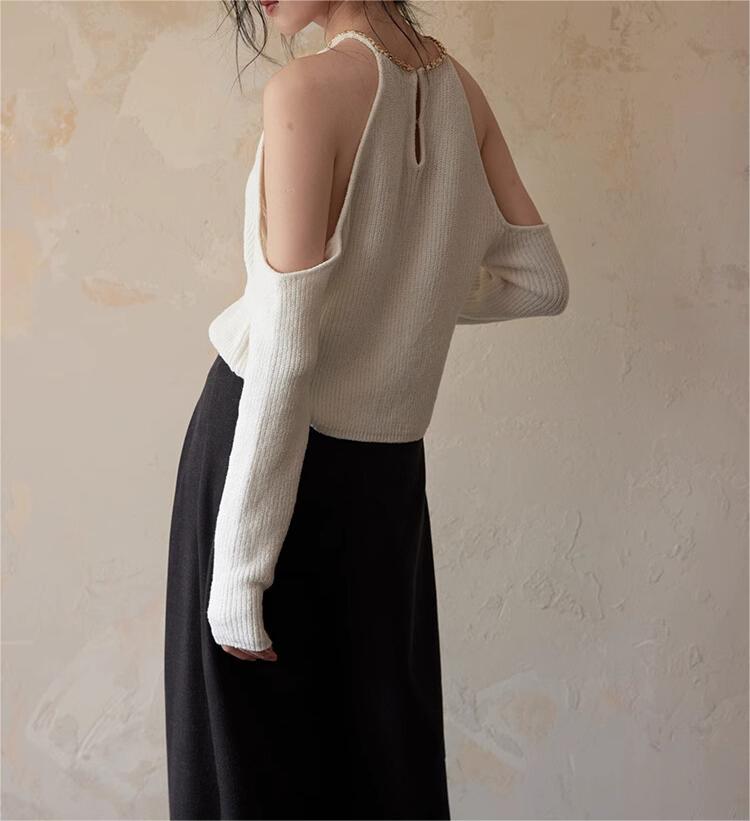 Chic Cut-Out Shoulder Knit Sweater